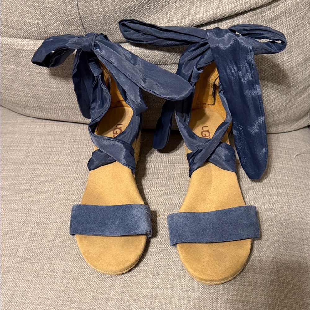 UGG Women's Navy and Camel Wrap Sandals